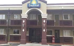 Days Inn By Wyndham Hot Springs